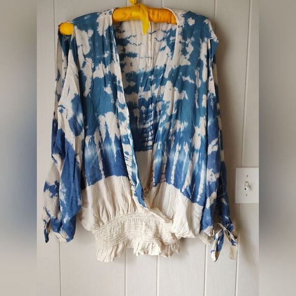 Rouge Collection Blue and White Batik Blouse. Size L - Picture 1 of 5
